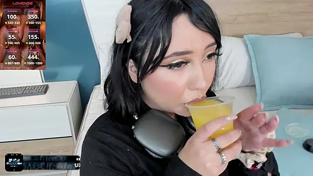 Megansttein  online show from February 16, 6:10 pm