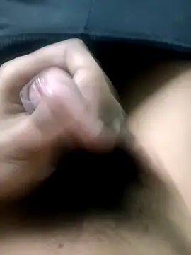 Snapshot of AloneDick chatting on December 18, 9:25 am AloneDick online show from December 18, 9:25 am