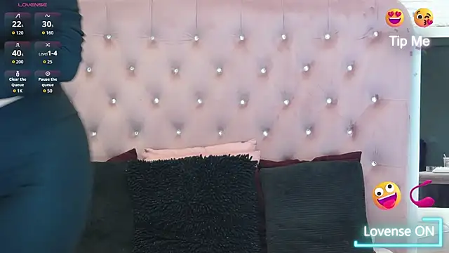 Snapshot of KikiSweet08 chatting on September 23, 4:15 am KikiSweet08 online show from September 23, 4:15 am