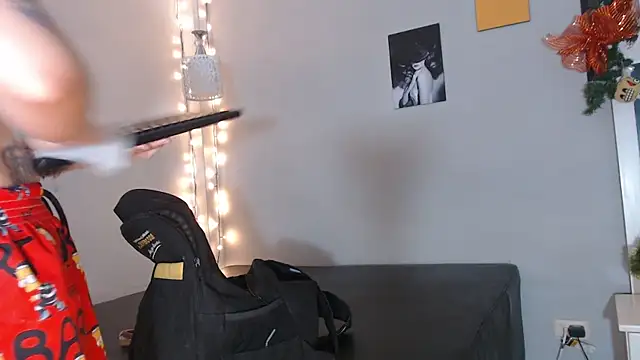 Snapshot of Kimandyuk chatting on December 18, 2:10 am Kimandyuk online show from December 18, 2:10 am