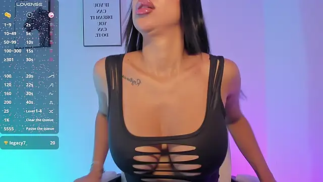 Snapshot of Emilyymilleer_ chatting on November 13, 5:01 pm Emilyymilleer online show from November 13, 5:01 pm