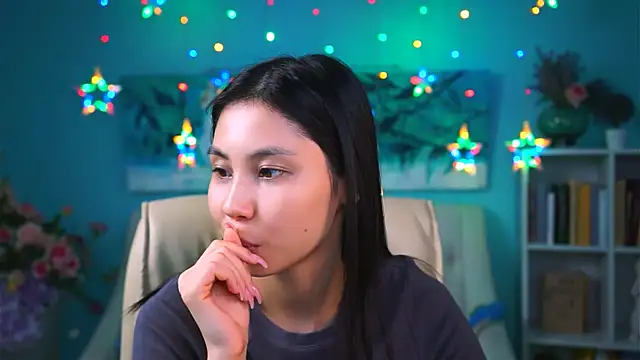 LittleSally   online show from December 5, 8:11 am