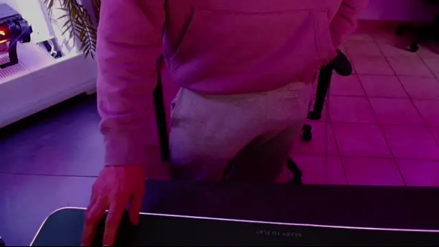 Snapshot of Vlad230323 chatting on January 4, 2:35 pm Vlad230323 online show from January 4, 2:35 pm