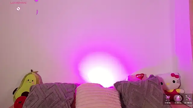 Snapshot of CheryelFox chatting on October 24, 1:24 am CheryelFox online show from October 24, 1:24 am