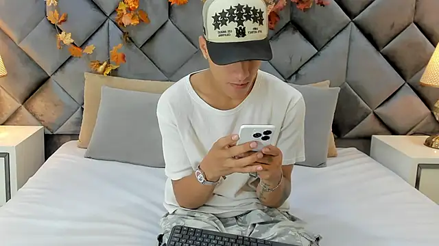 Snapshot of Buda_and_Cataleya_ chatting on November 4, 3:44 pm Buda and Cataleya online show from November 4, 3:44 pm