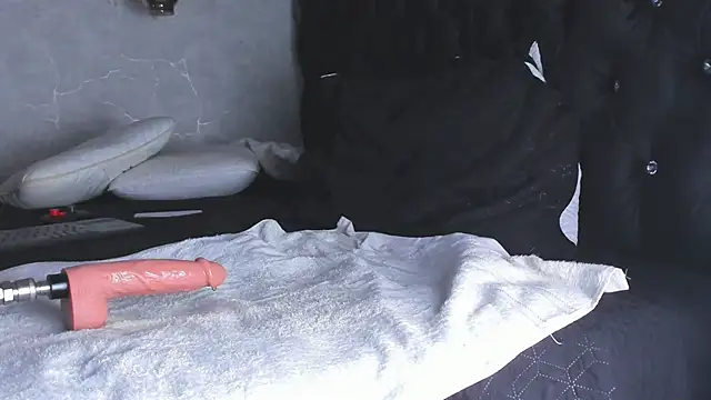 Ian Castillo  online show from February 18, 2:16 pm