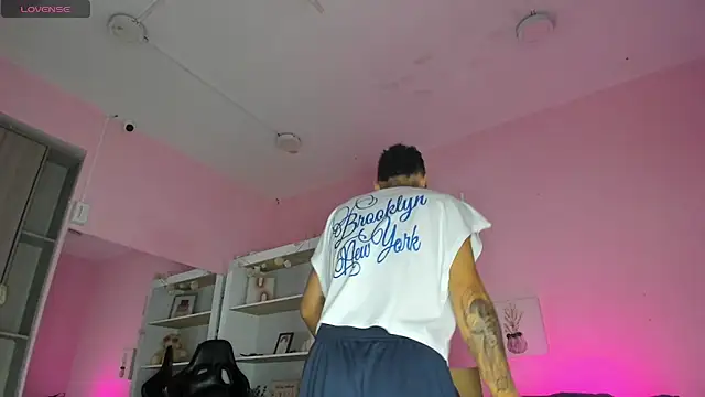 Ian Castillo  online show from October 23, 11:09 am