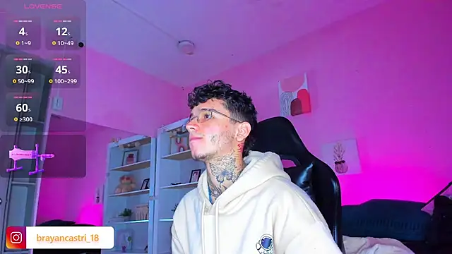 Ian Castillo  online show from November 20, 11:21 am