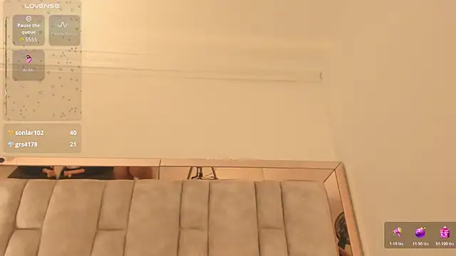 Snapshot of Oliviaa_Evans chatting on October 30, 10:38 am Oliviaa Evans online show from October 30, 10:38 am