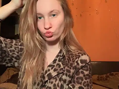 Snapshot of saint_cat25 chatting on March 13, 6:45 pm saint cat25 online show from March 13, 6:45 pm