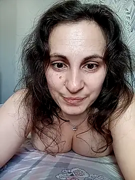 Snapshot of ShelaDiass chatting on February 5, 5:23 am ShelaDiass online show from February 5, 5:23 am