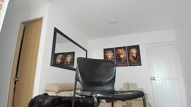 Snapshot of smit_hot_sr chatting on December 28, 1:06 pm smit hot sr online show from December 28, 1:06 pm