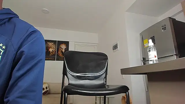 Snapshot of smit_hot_sr chatting on January 18, 3:20 am smit hot sr online show from January 18, 3:20 am