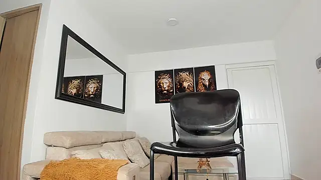 Snapshot of smit_hot_sr chatting on March 6, 2:29 pm smit hot sr online show from March 6, 2:29 pm