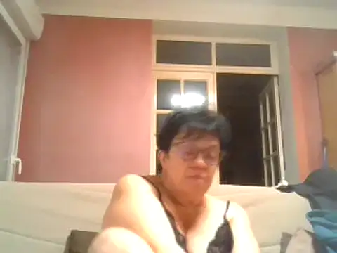 Snapshot of Vandeae44 chatting on December 15, 8:25 pm Vandeae44 online show from December 15, 8:25 pm
