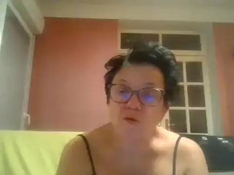 Snapshot of Vandeae44 chatting on December 19, 8:34 pm Vandeae44 online show from December 19, 8:34 pm