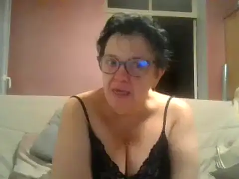 Snapshot of Vandeae44 chatting on December 23, 7:09 pm Vandeae44 online show from December 23, 7:09 pm