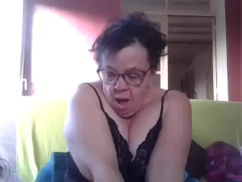 Snapshot of Vandeae44 chatting on January 17, 8:24 am Vandeae44 online show from January 17, 8:24 am