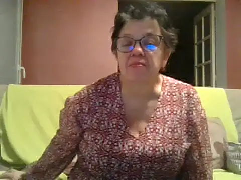 Snapshot of Vandeae44 chatting on February 20, 8:14 pm Vandeae44 online show from February 20, 8:14 pm