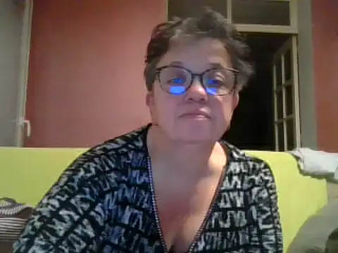 Snapshot of Vandeae44 chatting on March 9, 8:31 pm Vandeae44 online show from March 9, 8:31 pm