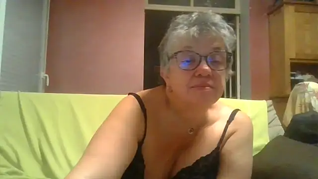 Snapshot of Vandeae44 chatting on November 7, 8:53 pm Vandeae44 online show from November 7, 8:53 pm