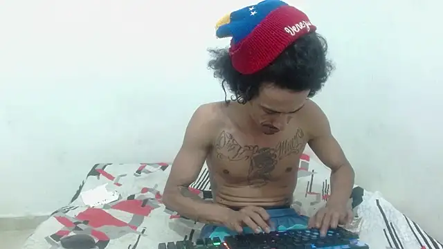 damian bottom bigcock online show from December 2, 10:45 pm