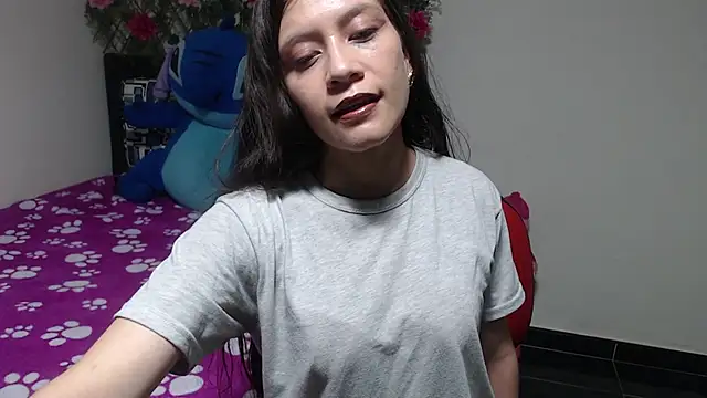 Snapshot of Yeliana_Will chatting on December 21, 2:41 am Yeliana Will online show from December 21, 2:41 am