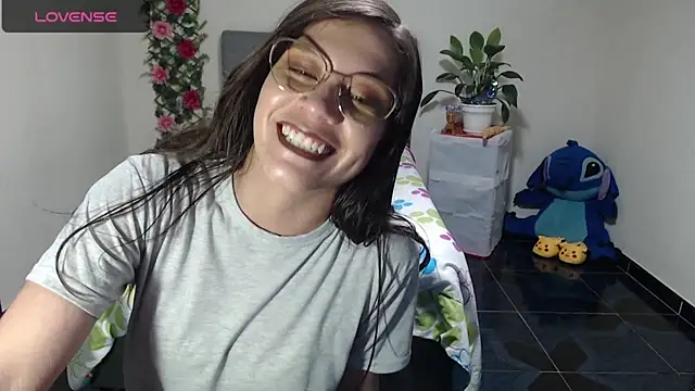 Snapshot of Yeliana_Will chatting on March 6, 2:09 am Yeliana Will online show from March 6, 2:09 am