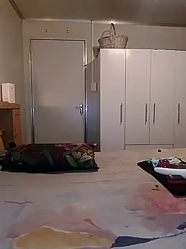 Hornyparratjie online show from December 28, 12:26 am