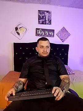 Snapshot of tony_landri chatting on September 25, 4:27 am tony landri online show from September 25, 4:27 am