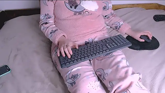 Snapshot of ChubbyMaia chatting on November 23, 6:24 am ChubbyMaia online show from November 23, 6:24 am