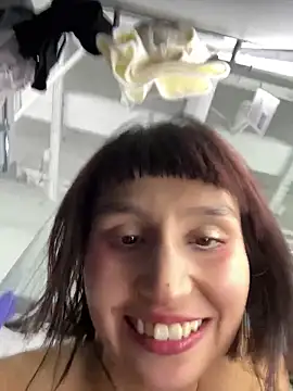 Snapshot of bigbabykiki chatting on December 11, 9:19 am bigbabykiki online show from December 11, 9:19 am