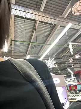 Snapshot of bigbabykiki chatting on December 14, 12:44 pm bigbabykiki online show from December 14, 12:44 pm