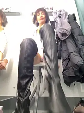 Snapshot of bigbabykiki chatting on December 16, 9:14 am bigbabykiki online show from December 16, 9:14 am