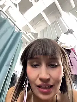 Snapshot of bigbabykiki chatting on December 24, 9:39 am bigbabykiki online show from December 24, 9:39 am