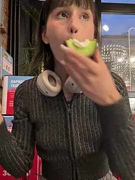 Snapshot of bigbabykiki chatting on January 14, 6:13 am bigbabykiki online show from January 14, 6:13 am