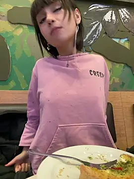 Snapshot of bigbabykiki chatting on February 3, 6:45 am bigbabykiki online show from February 3, 6:45 am