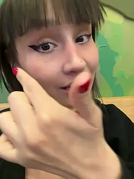 Snapshot of bigbabykiki chatting on February 4, 6:46 am bigbabykiki online show from February 4, 6:46 am