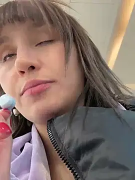 Snapshot of bigbabykiki chatting on February 12, 6:29 am bigbabykiki online show from February 12, 6:29 am