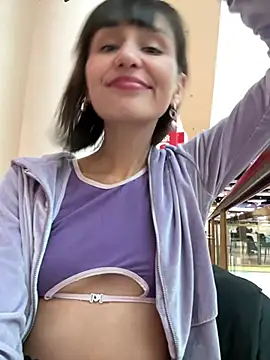 Snapshot of bigbabykiki chatting on February 13, 9:41 am bigbabykiki online show from February 13, 9:41 am