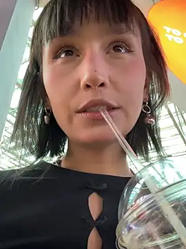 Snapshot of bigbabykiki chatting on February 16, 1:27 pm bigbabykiki online show from February 16, 1:27 pm