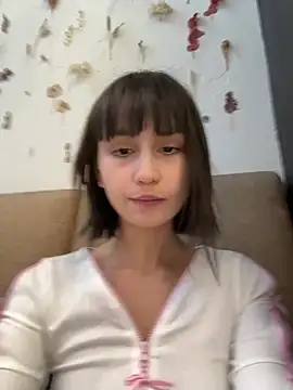 Snapshot of bigbabykiki chatting on February 19, 6:44 am bigbabykiki online show from February 19, 6:44 am