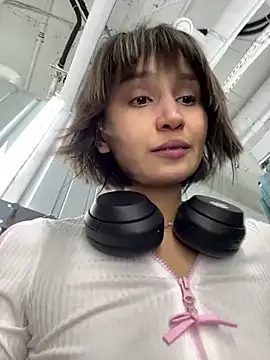 Snapshot of bigbabykiki chatting on February 21, 5:13 am bigbabykiki online show from February 21, 5:13 am