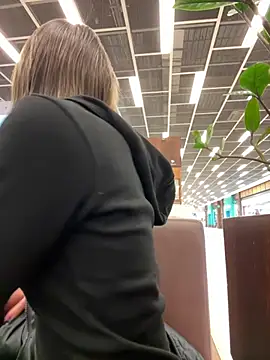 Snapshot of bigbabykiki chatting on February 22, 1:24 pm bigbabykiki online show from February 22, 1:24 pm