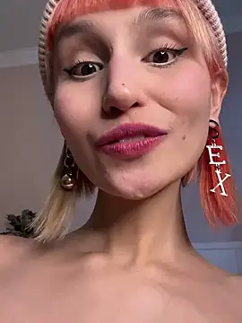 Snapshot of bigbabykiki chatting on March 14, 8:32 am bigbabykiki online show from March 14, 8:32 am