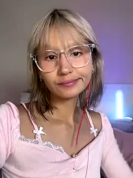 Snapshot of bigbabykiki chatting on September 10, 6:35 am bigbabykiki online show from September 10, 6:35 am