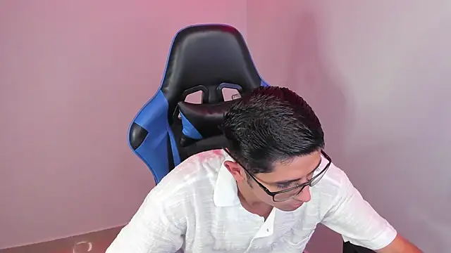 Snapshot of Ethan_Sai___ chatting on January 11, 6:12 pm Ethan Sai    online show from January 11, 6:12 pm