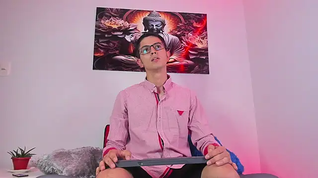 Snapshot of Ethan_Sai___ chatting on February 7, 5:29 pm Ethan Sai    online show from February 7, 5:29 pm