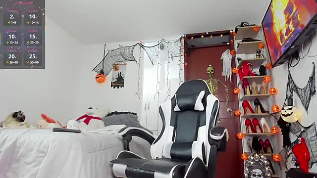 SophieBaker   online show from October 5, 11:57 pm