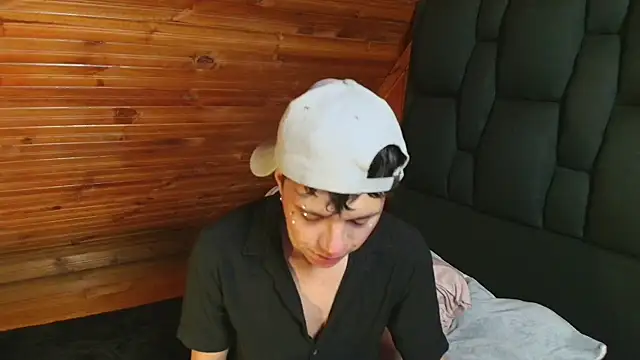 Justyn Ross online show from October 17, 1:46 pm